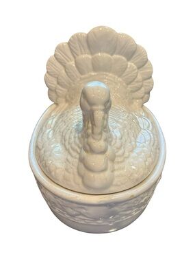Ceramic Vintage White Turkey On A Basket Covered Casserole  Dish Soup Tureen EUC